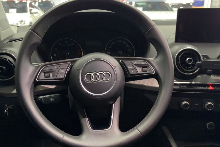 Audi Q3 2021 car image #15