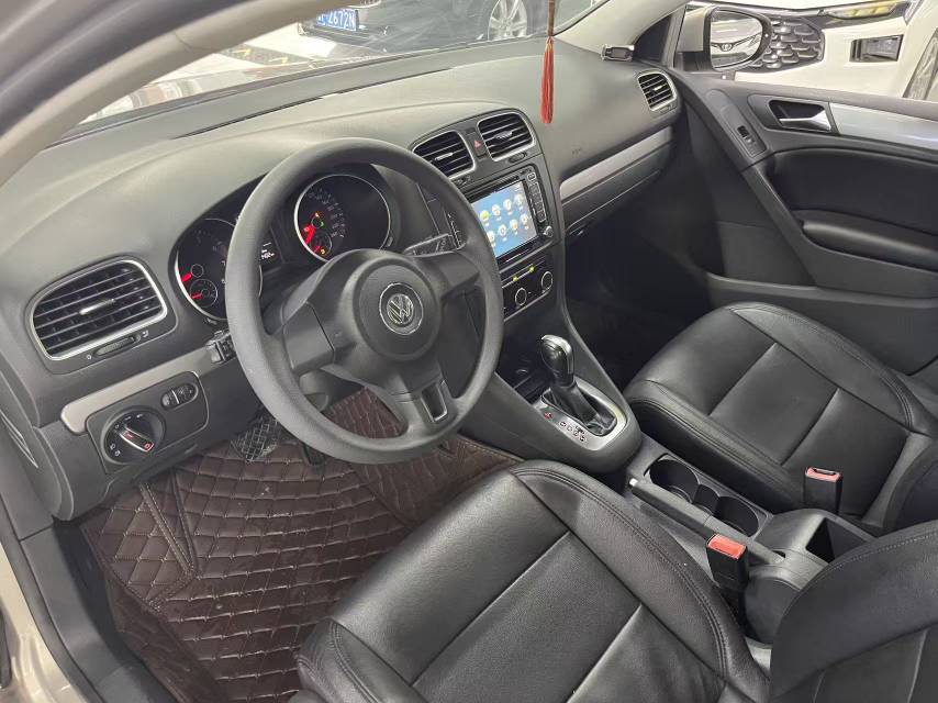 Volkswagen Golf 2013 car image #9