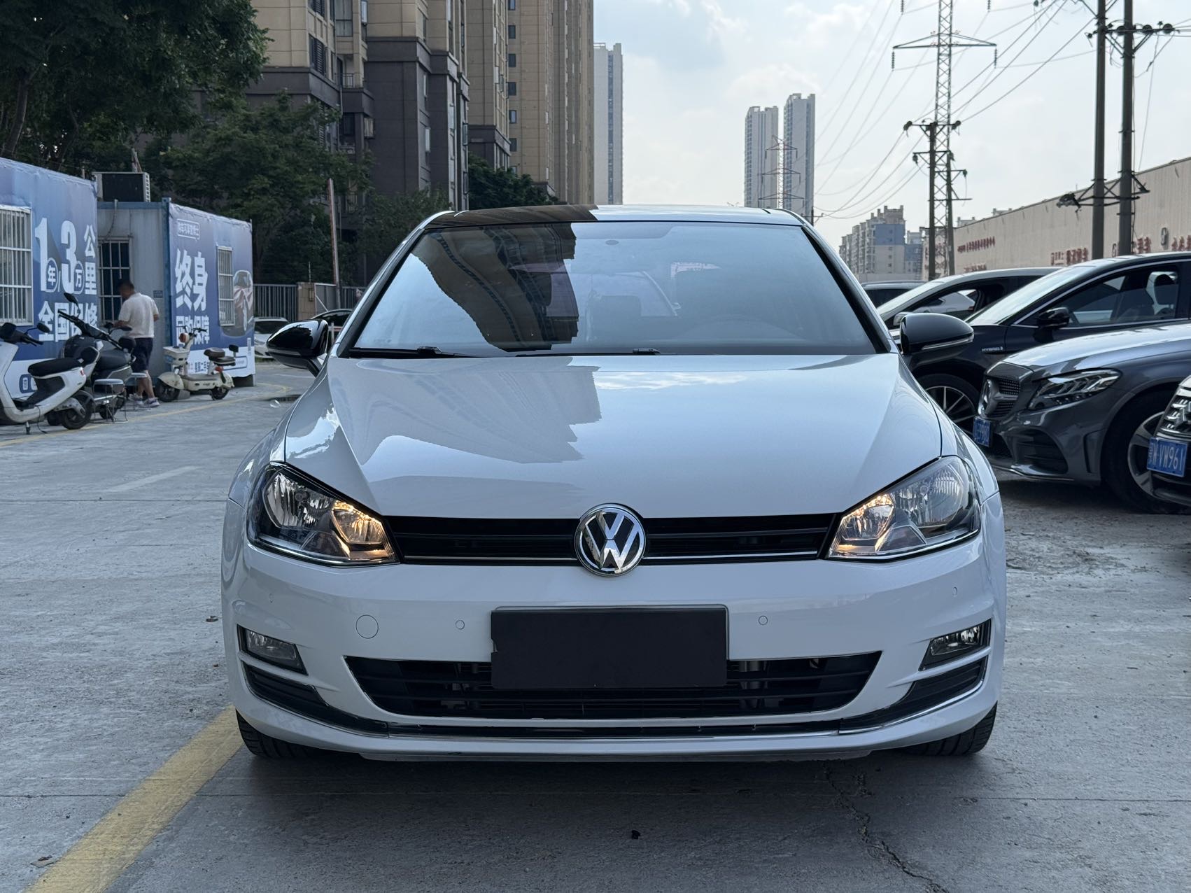 Volkswagen Golf 2017 car image #2