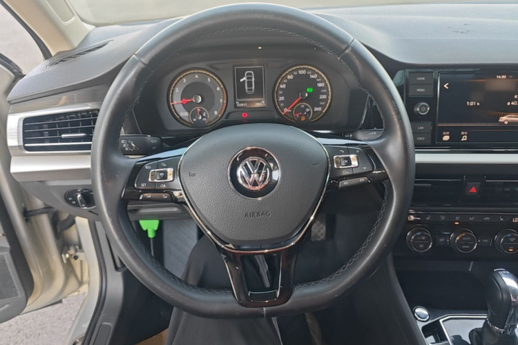 Volkswagen Lavida 2018 car image #11