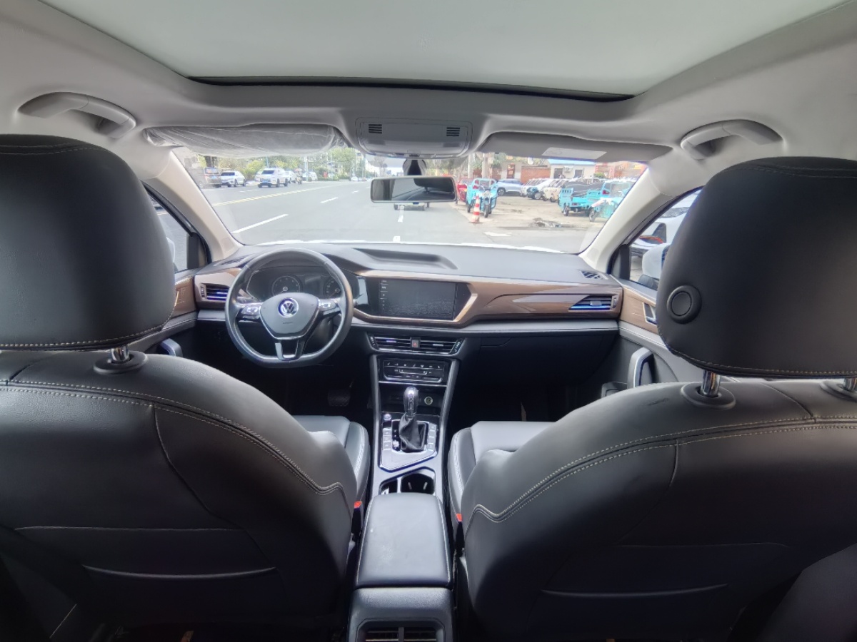 Volkswagen Tharu 2020 car image #9