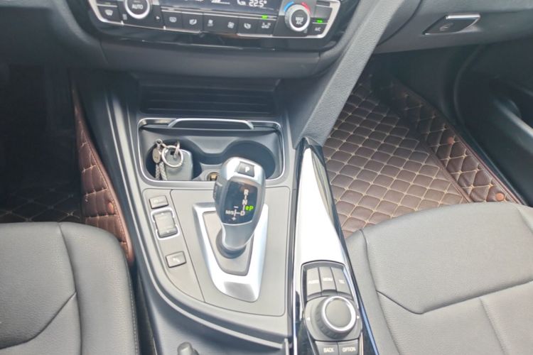 BMW 3 Series 2017 #16 BMW 3 Series 2017 car image #16