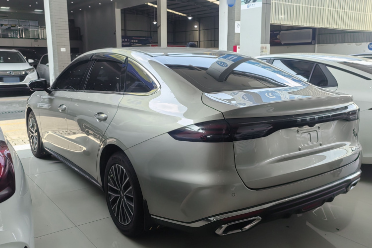 GEELY Emgrand 2026 car image #3