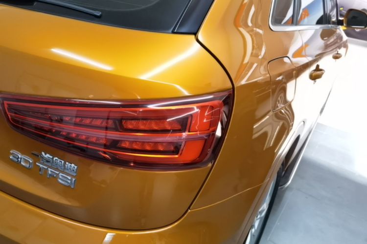 Audi Q3 2016 car image #8