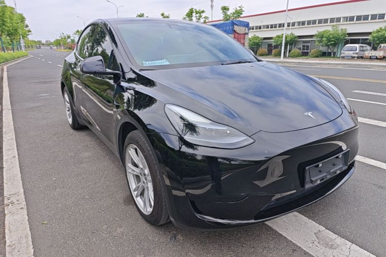 Tesla Model Y 2023 #4 Tesla Model Y 2023 car image #4