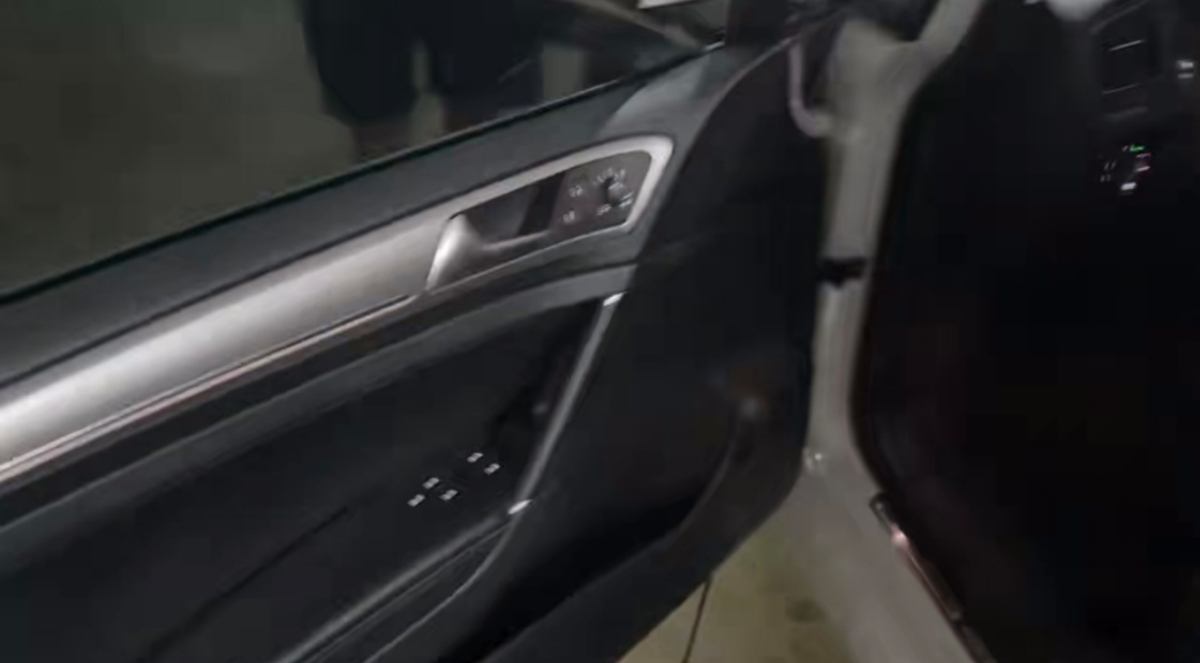 Volkswagen Golf 2019 car image #2