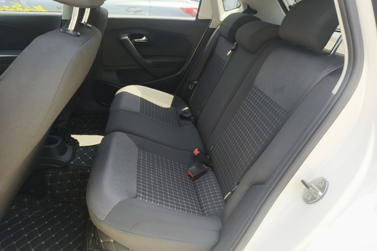 Volkswagen Polo 2016 car image #17