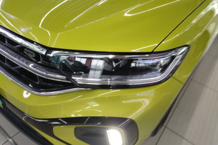 Volkswagen T-Roc 2023 car image #23