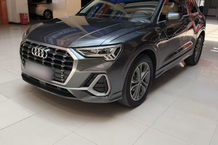 Audi Q3 2020 car image #2