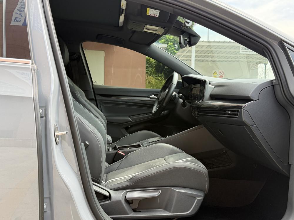 Volkswagen Golf 2021 car image #19