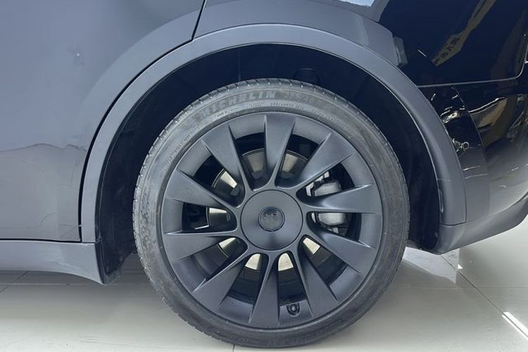 Tesla Model Y 2022 car image #12