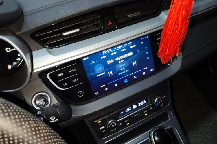 GEELY Emgrand 2018 car image #13