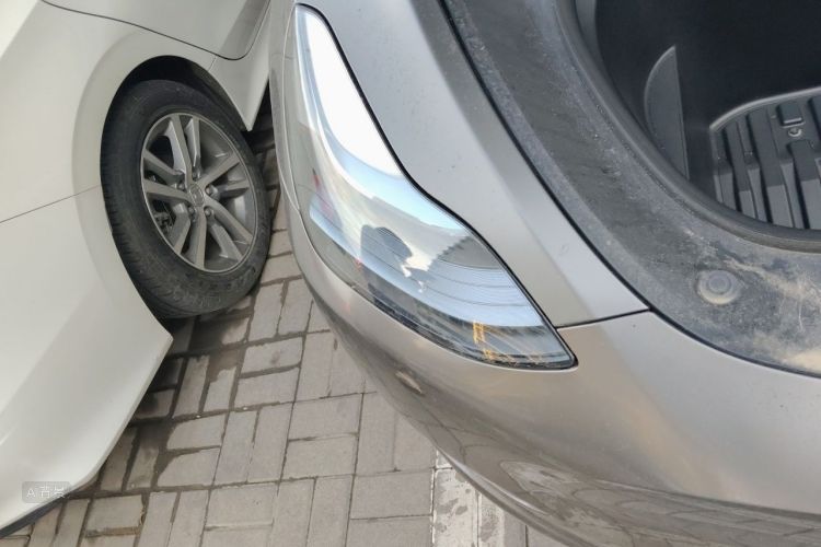 Tesla Model Y 2023 #8 Tesla Model Y 2023 car image #8