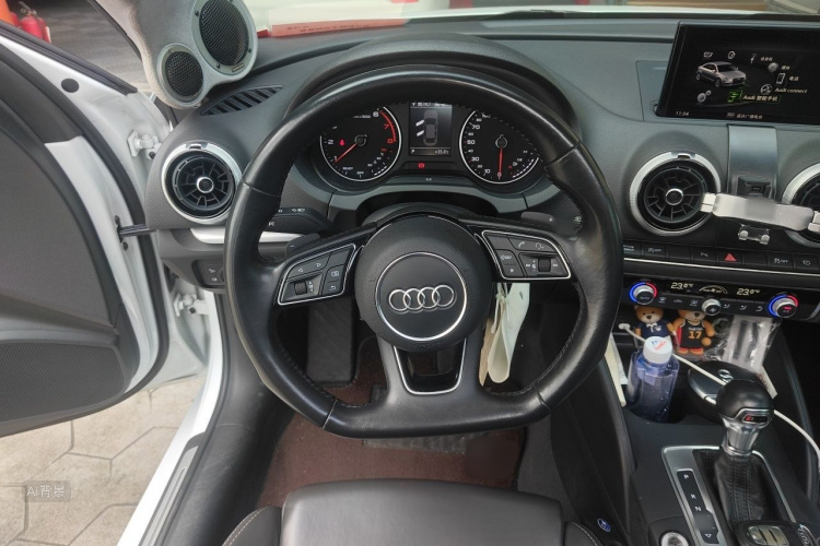 Audi A3 2019 car image #12