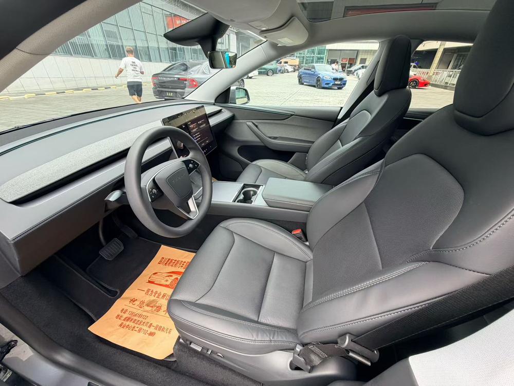 Tesla Model Y 2025 car image #8