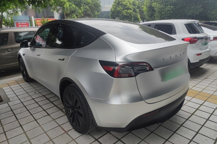Tesla Model Y 2023 #5 Tesla Model Y 2023 car image #5