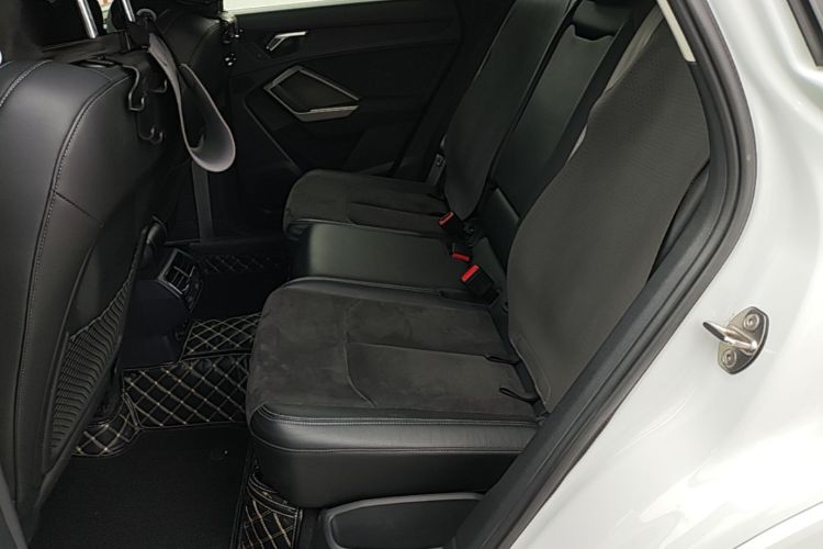 Audi Q3 2020 car image #17