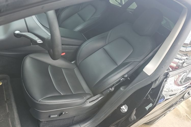 Tesla Model Y 2021 immagine di auto #15