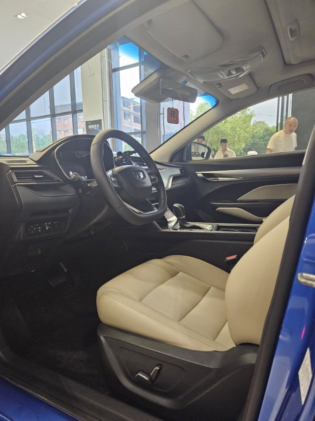 GEELY Binray 2018 car image #3