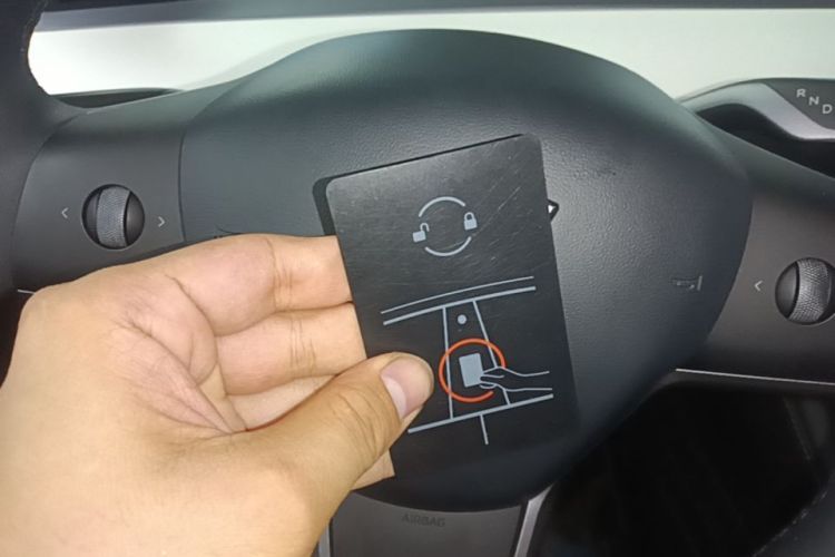 Tesla Model Y 2021 car image #9