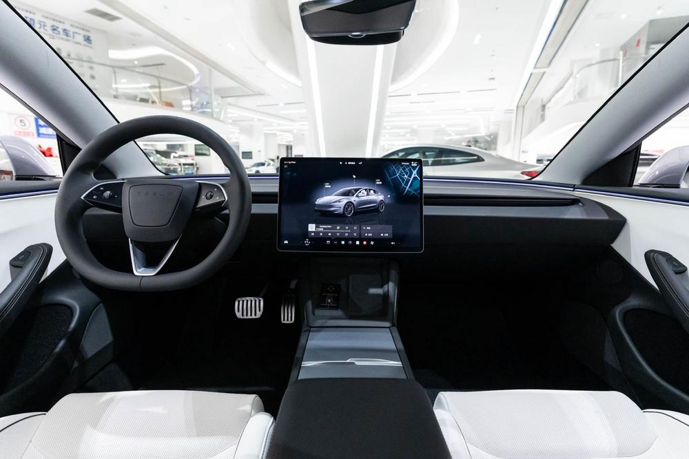 Tesla Model 3 2026 car image #10