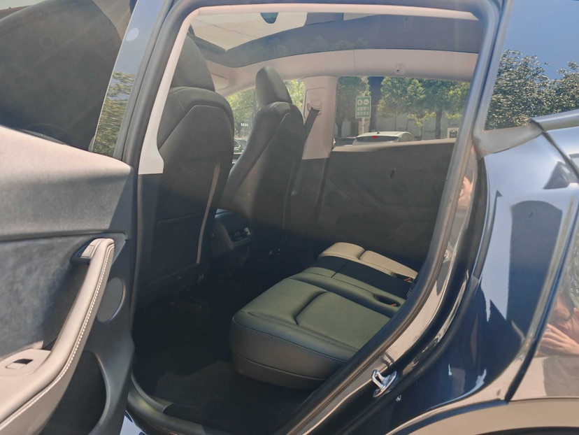 Tesla Model Y 2024 immagine di auto #5