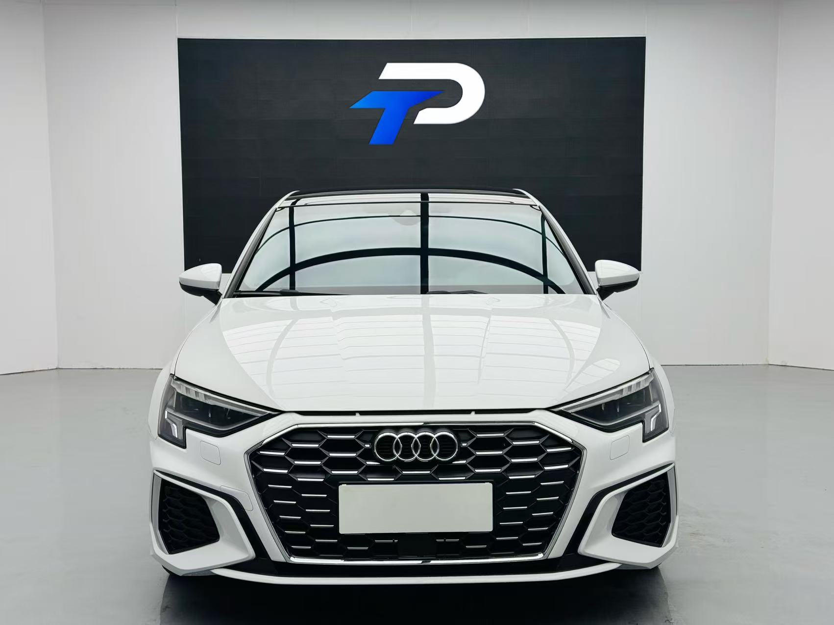 2023 #2 2023 immagine di auto #2