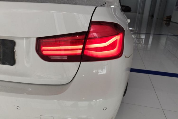 BMW 3 Series 2018 #8 BMW 3 Series 2018 car image #8