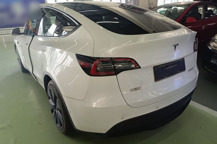 Tesla Model Y 2022 #5 Tesla Model Y 2022 car image #5