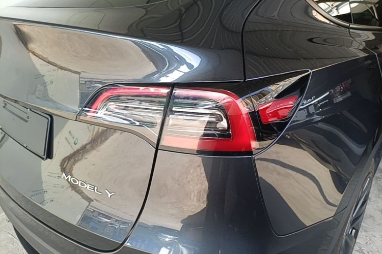 Tesla Model Y 2024 #8 Tesla Model Y 2024 car image #8