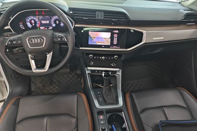 Audi Q3 2021 car image #13