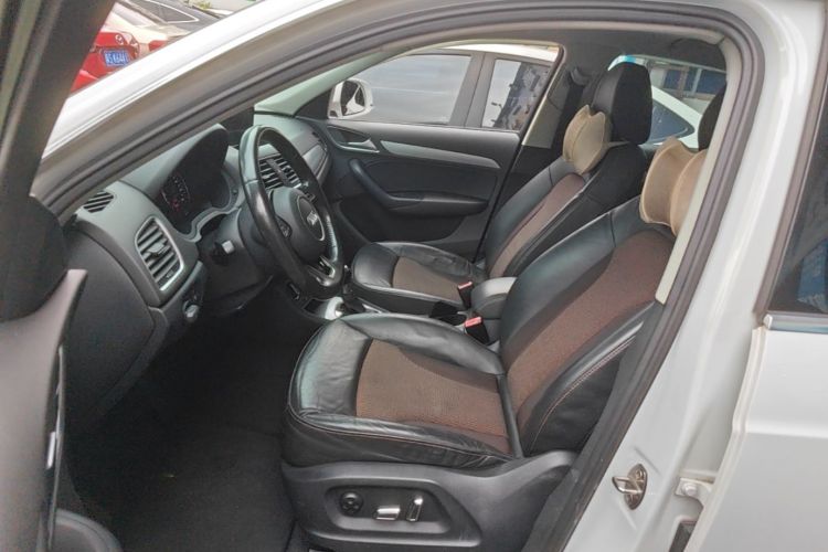 Audi Q3 2017 car image #15