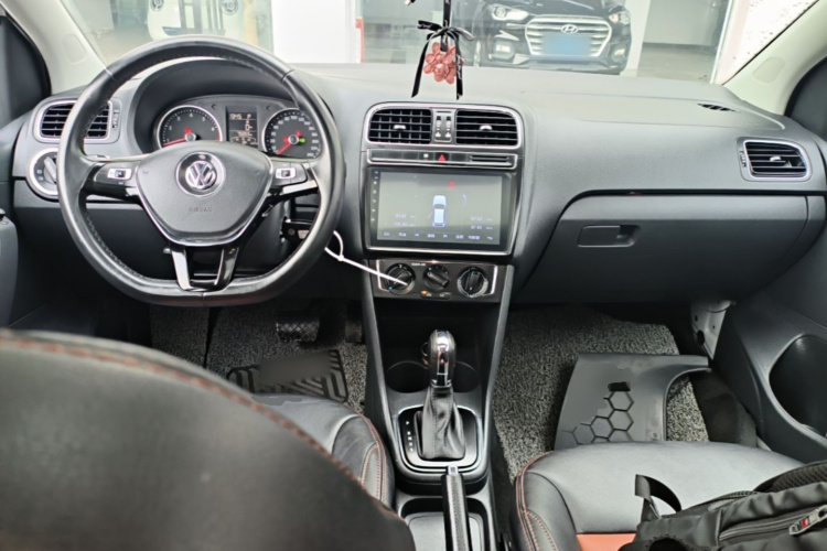 Volkswagen Polo 2017 car image #11
