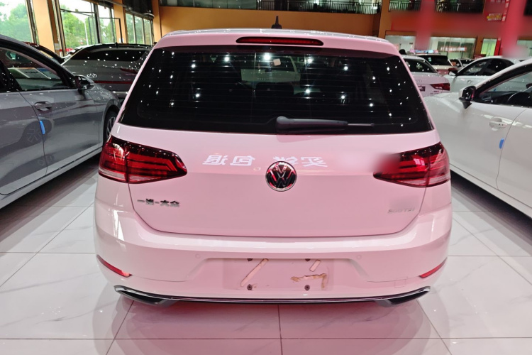 Volkswagen Golf 2020 car image #7