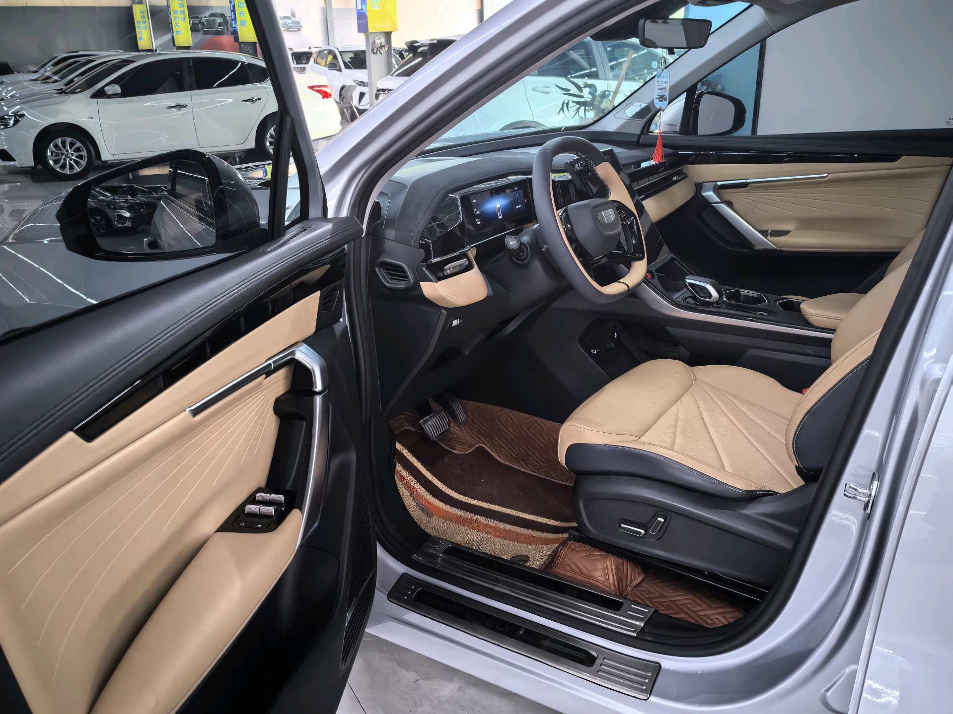 GEELY Boyue L 2023 car image #7