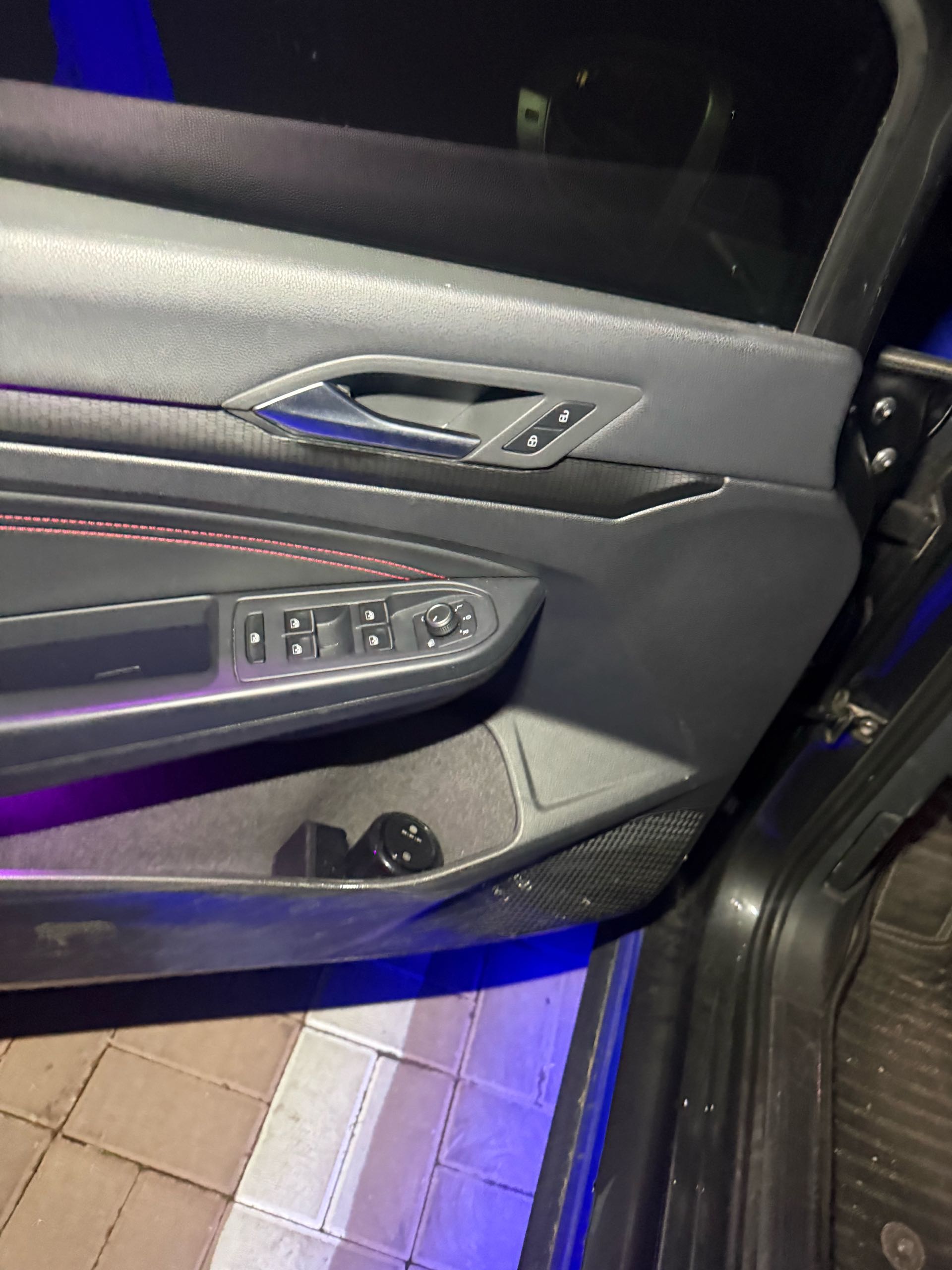 Volkswagen GolfGTI 2023 immagine di auto #8