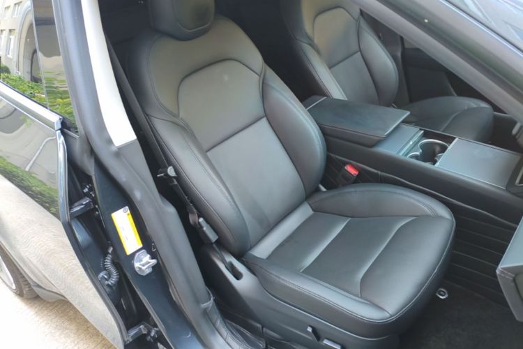 Tesla Model Y 2025 car image #24