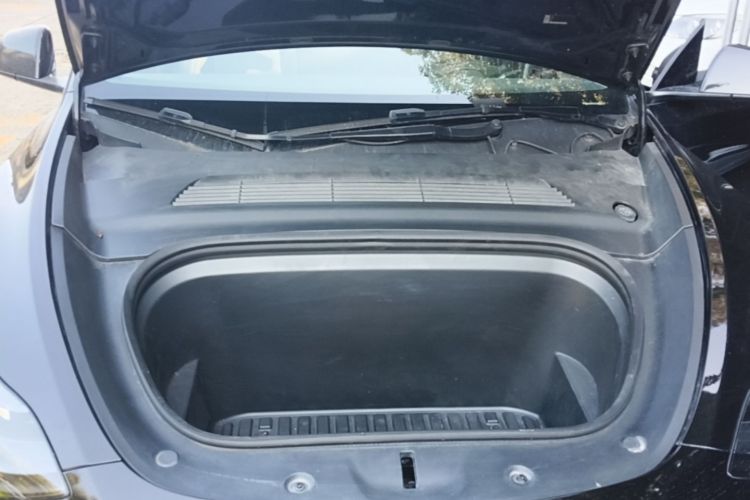 Tesla Model Y 2023 immagine di auto #20