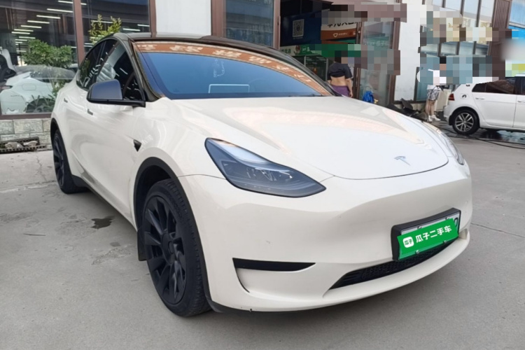 Tesla Model Y 2023 #4 Tesla Model Y 2023 car image #4
