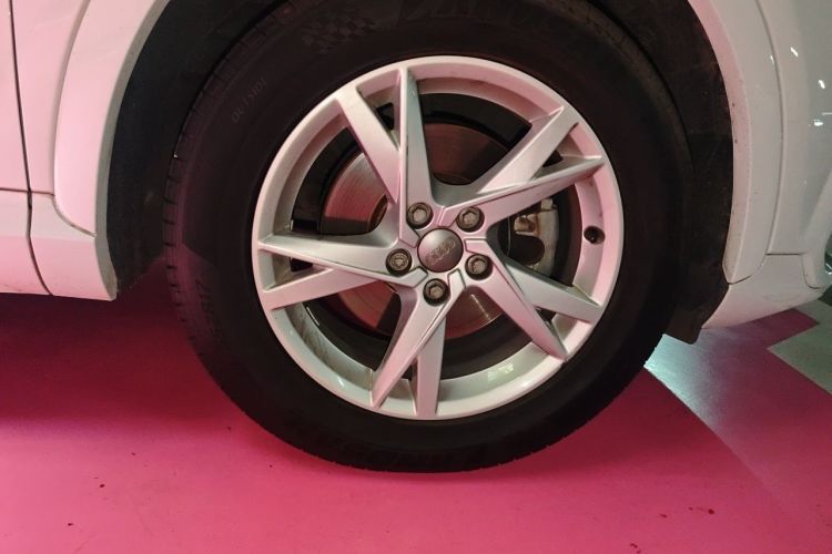 Audi Q3 2019 car image #6