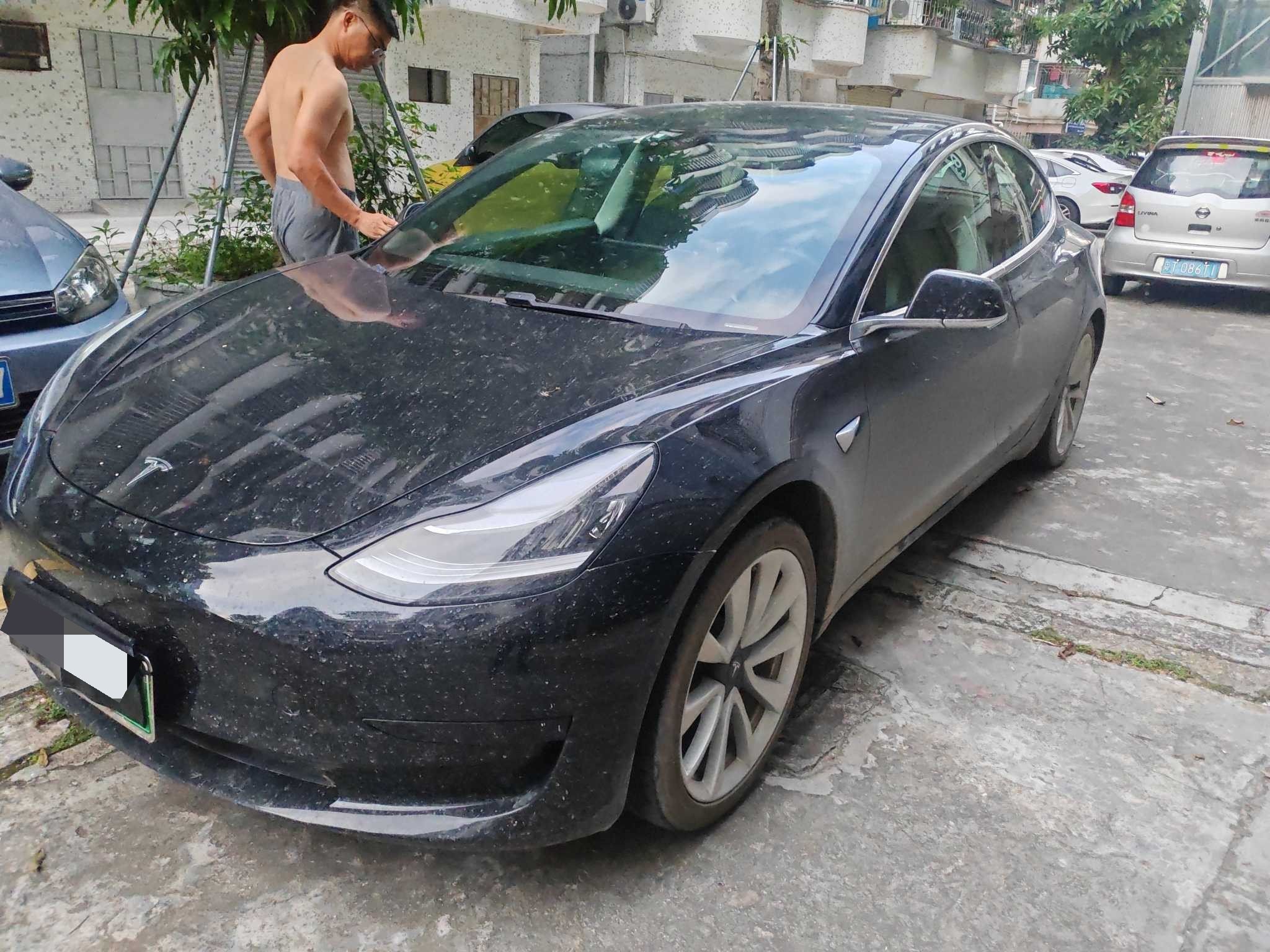 Tesla Model 3 2020 immagine di auto 