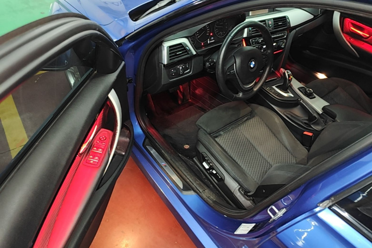BMW 3 Series 2017 car image #16