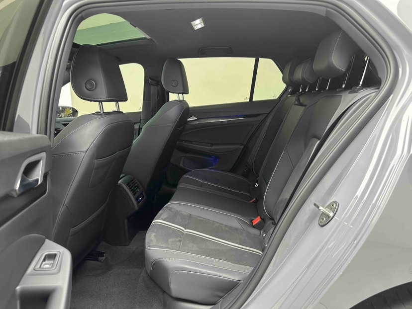 Volkswagen Golf 2023 car image #4
