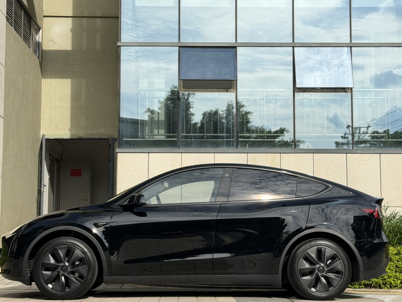 Tesla Model Y 2023 #7 Tesla Model Y 2023 car image #7
