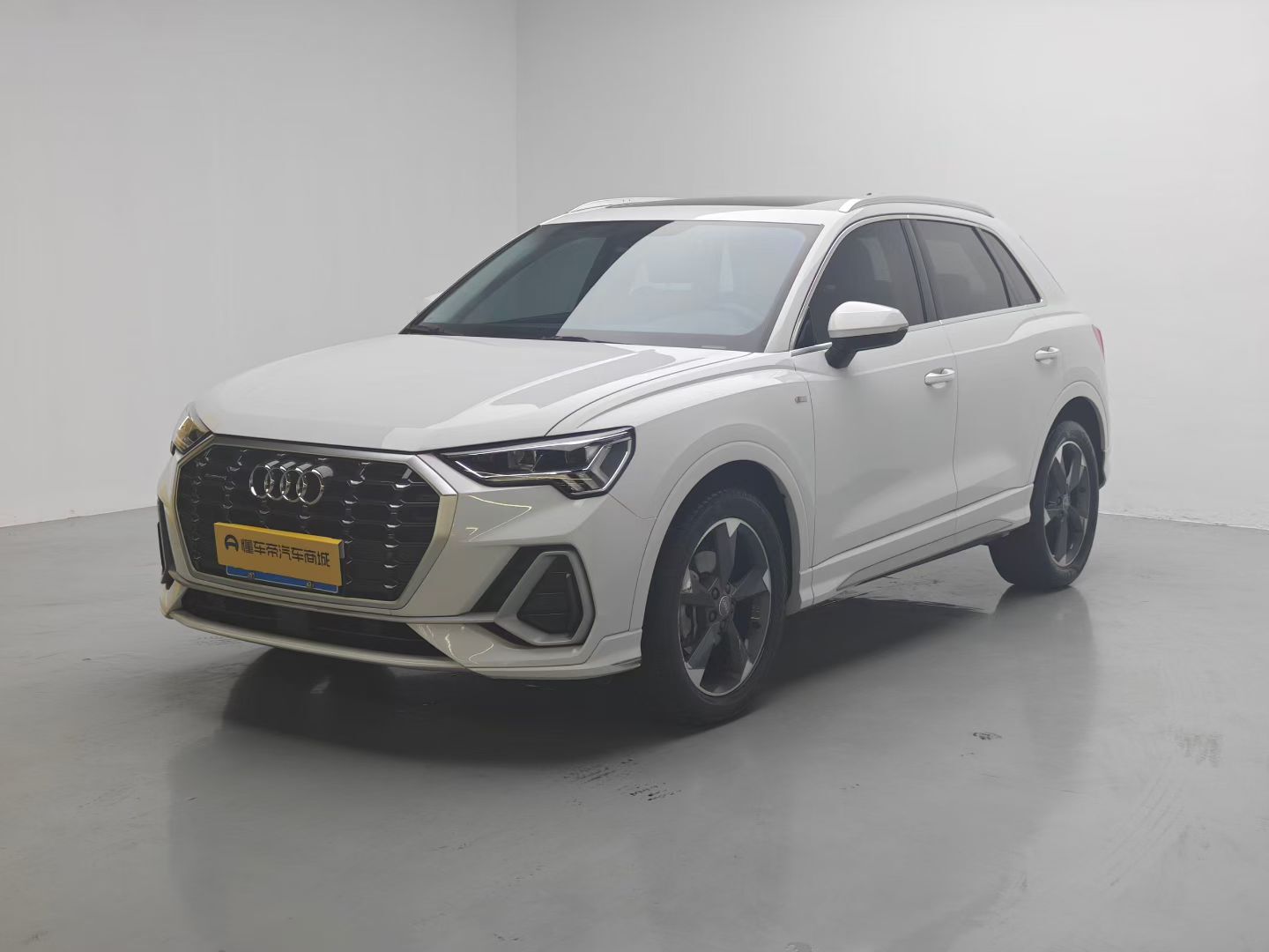 Audi Q3 2019 car image 