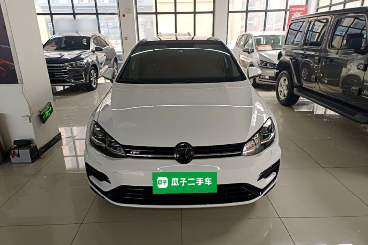 Volkswagen Golf 2020 car image #3