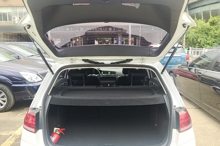 Volkswagen Golf 2018 car image #19