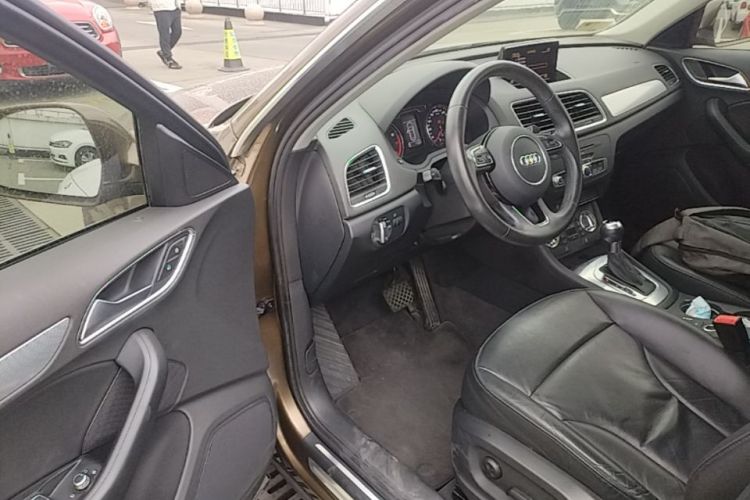 Audi Q3 2016 car image #16