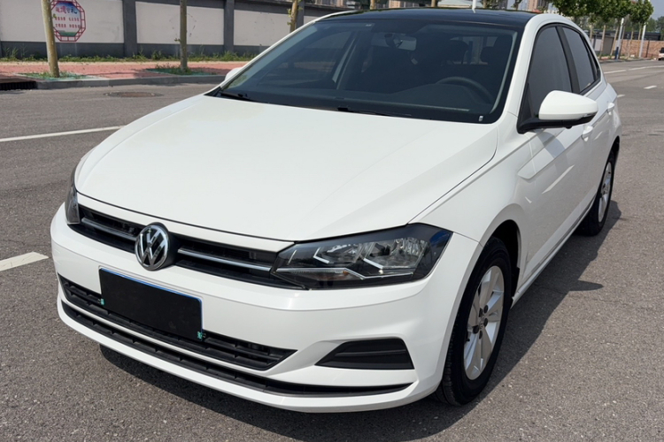 Volkswagen Polo 2021 car image #2