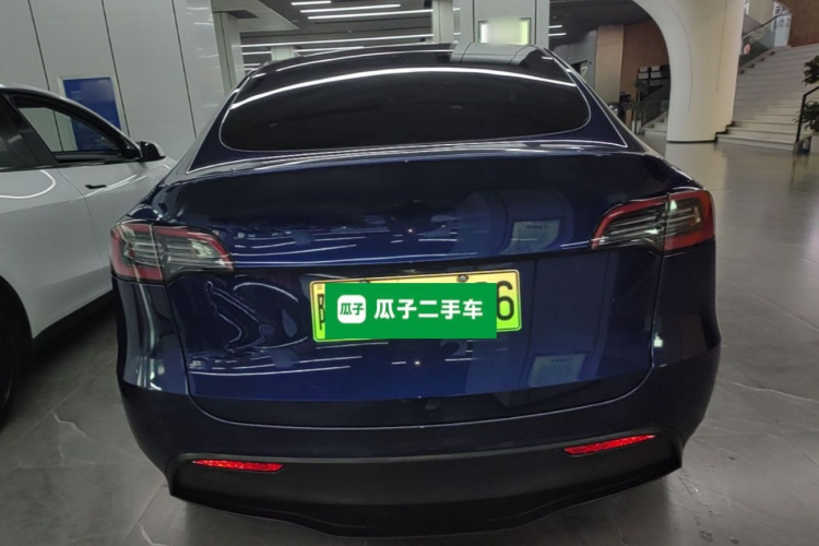 Tesla Model Y 2023 #6 Tesla Model Y 2023 car image #6